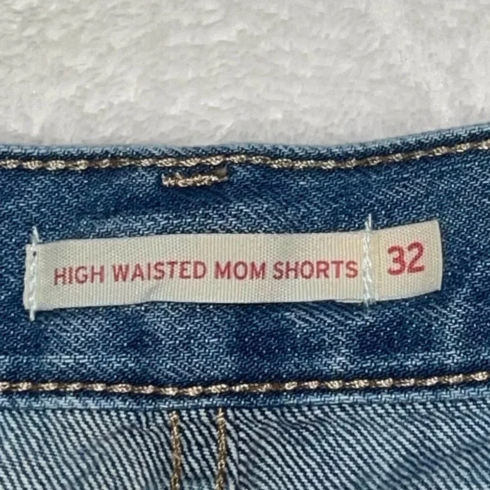 Levi's High Waisted Mom Jean Shorts Women 30x14 size 32 Blue Denim 100% Cotton - Picture 2 of 10